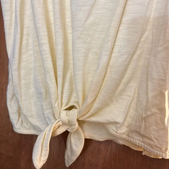 Cute yellow XXL Henley Style tank ties at bottom - Picture 2 of 6
